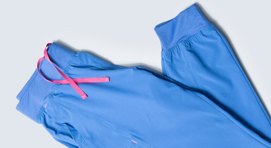 Jak dopasować damskie spodnie medyczne do sylwetki?